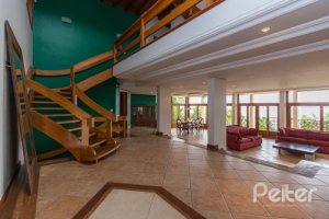 Casa à venda com 1107m², 4 dormitórios, 4 suítes, 8 vagas, no bairro Vila Assunção em Porto Alegre