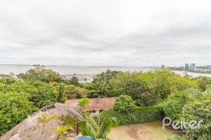 Casa à venda com 1107m², 4 dormitórios, 4 suítes, 8 vagas, no bairro Vila Assunção em Porto Alegre