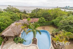 Casa à venda com 1107m², 4 dormitórios, 4 suítes, 8 vagas, no bairro Vila Assunção em Porto Alegre