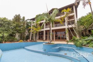 Casa à venda com 1107m², 4 dormitórios, 4 suítes, 8 vagas, no bairro Vila Assunção em Porto Alegre