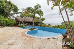 Casa à venda com 1107m², 4 dormitórios, 4 suítes, 8 vagas, no bairro Vila Assunção em Porto Alegre