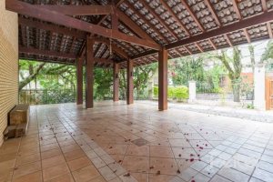 Casa à venda com 1107m², 4 dormitórios, 4 suítes, 8 vagas, no bairro Vila Assunção em Porto Alegre