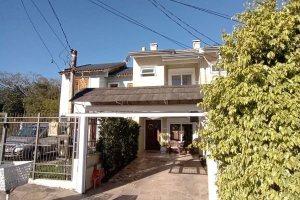Casa à venda com 118m², 3 dormitórios, 1 suíte, 2 vagas, no bairro Hípica em Porto Alegre