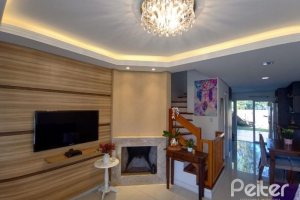 Casa à venda com 118m², 3 dormitórios, 1 suíte, 2 vagas, no bairro Hípica em Porto Alegre