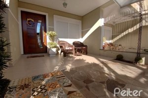 Casa à venda com 118m², 3 dormitórios, 1 suíte, 2 vagas, no bairro Hípica em Porto Alegre