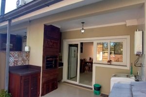 Casa à venda com 118m², 3 dormitórios, 1 suíte, 2 vagas, no bairro Hípica em Porto Alegre