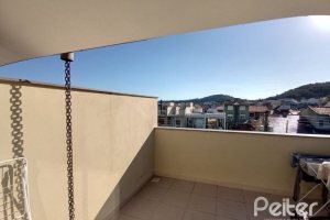 Casa à venda com 118m², 3 dormitórios, 1 suíte, 2 vagas, no bairro Hípica em Porto Alegre