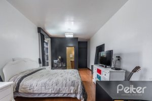 Casa à venda com 377m², 4 dormitórios, 3 suítes, 4 vagas, no bairro Vila Assunção em Porto Alegre