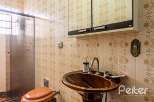 Casa à venda com 377m², 4 dormitórios, 3 suítes, 4 vagas, no bairro Vila Assunção em Porto Alegre