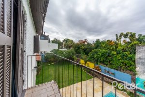 Casa à venda com 377m², 4 dormitórios, 3 suítes, 4 vagas, no bairro Vila Assunção em Porto Alegre