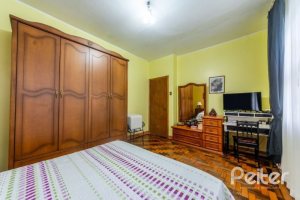 Casa à venda com 377m², 4 dormitórios, 3 suítes, 4 vagas, no bairro Vila Assunção em Porto Alegre