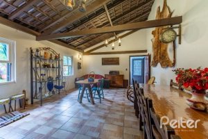 Casa à venda com 377m², 4 dormitórios, 3 suítes, 4 vagas, no bairro Vila Assunção em Porto Alegre