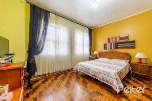 Casa à venda com 377m², 4 dormitórios, 3 suítes, 4 vagas, no bairro Vila Assunção em Porto Alegre