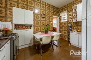 Casa à venda com 377m², 4 dormitórios, 3 suítes, 4 vagas, no bairro Vila Assunção em Porto Alegre