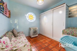 Casa à venda com 377m², 4 dormitórios, 3 suítes, 4 vagas, no bairro Vila Assunção em Porto Alegre