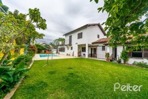 Casa à venda com 377m², 4 dormitórios, 3 suítes, 4 vagas, no bairro Vila Assunção em Porto Alegre