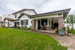 Casa à venda com 377m², 4 dormitórios, 3 suítes, 4 vagas, no bairro Vila Assunção em Porto Alegre