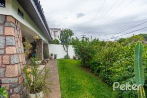 Casa à venda com 377m², 4 dormitórios, 3 suítes, 4 vagas, no bairro Vila Assunção em Porto Alegre