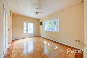 Casa à venda com 120m², 3 dormitórios, 2 vagas, no bairro Ipanema em Porto Alegre