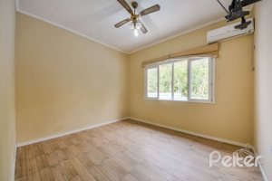 Casa à venda com 120m², 3 dormitórios, 2 vagas, no bairro Ipanema em Porto Alegre