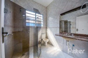 Casa à venda com 120m², 3 dormitórios, 2 vagas, no bairro Ipanema em Porto Alegre