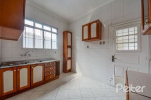 Casa à venda com 120m², 3 dormitórios, 2 vagas, no bairro Ipanema em Porto Alegre