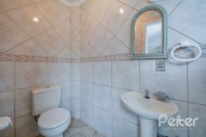 Casa à venda com 120m², 3 dormitórios, 2 vagas, no bairro Ipanema em Porto Alegre