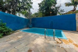 Casa à venda com 120m², 3 dormitórios, 2 vagas, no bairro Ipanema em Porto Alegre