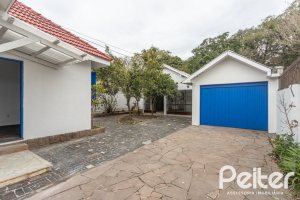 Casa à venda com 110m², 2 dormitórios, 2 vagas, no bairro Tristeza em Porto Alegre