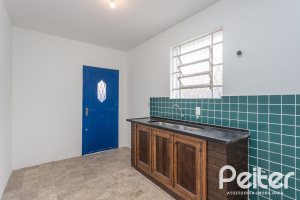 Casa à venda com 110m², 2 dormitórios, 2 vagas, no bairro Tristeza em Porto Alegre