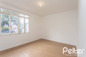 Casa à venda com 110m², 2 dormitórios, 2 vagas, no bairro Tristeza em Porto Alegre