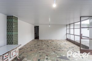 Casa à venda com 110m², 2 dormitórios, 2 vagas, no bairro Tristeza em Porto Alegre