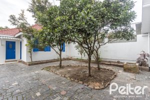 Casa à venda com 110m², 2 dormitórios, 2 vagas, no bairro Tristeza em Porto Alegre