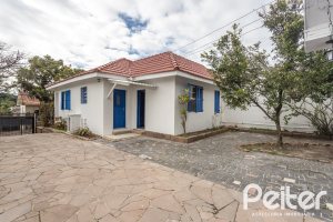 Casa à venda com 110m², 2 dormitórios, 2 vagas, no bairro Tristeza em Porto Alegre