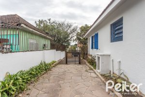 Casa à venda com 110m², 2 dormitórios, 2 vagas, no bairro Tristeza em Porto Alegre