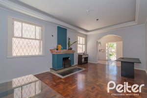 Casa à venda com 134m², 2 dormitórios, 2 suítes, 2 vagas, no bairro Vila Assunção em Porto Alegre