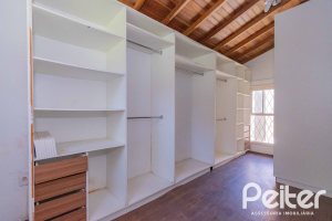 Casa à venda com 134m², 2 dormitórios, 2 suítes, 2 vagas, no bairro Vila Assunção em Porto Alegre