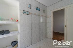 Casa à venda com 134m², 2 dormitórios, 2 suítes, 2 vagas, no bairro Vila Assunção em Porto Alegre