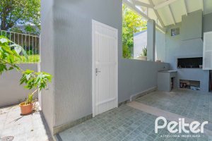 Casa à venda com 134m², 2 dormitórios, 2 suítes, 2 vagas, no bairro Vila Assunção em Porto Alegre