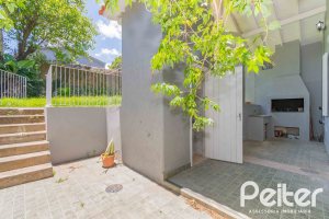 Casa à venda com 134m², 2 dormitórios, 2 suítes, 2 vagas, no bairro Vila Assunção em Porto Alegre