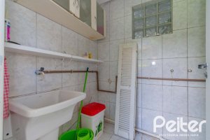 Casa à venda com 134m², 2 dormitórios, 2 suítes, 2 vagas, no bairro Vila Assunção em Porto Alegre