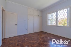 Casa à venda com 134m², 2 dormitórios, 2 suítes, 2 vagas, no bairro Vila Assunção em Porto Alegre