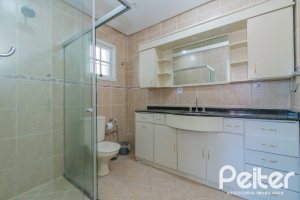 Casa à venda com 134m², 2 dormitórios, 2 suítes, 2 vagas, no bairro Vila Assunção em Porto Alegre