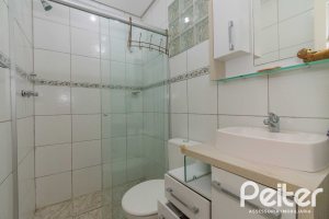 Casa à venda com 134m², 2 dormitórios, 2 suítes, 2 vagas, no bairro Vila Assunção em Porto Alegre