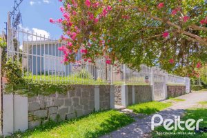 Casa à venda com 134m², 2 dormitórios, 2 suítes, 2 vagas, no bairro Vila Assunção em Porto Alegre