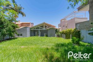 Casa à venda com 134m², 2 dormitórios, 2 suítes, 2 vagas, no bairro Vila Assunção em Porto Alegre