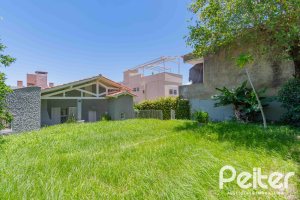 Casa à venda com 134m², 2 dormitórios, 2 suítes, 2 vagas, no bairro Vila Assunção em Porto Alegre