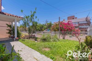 Casa à venda com 134m², 2 dormitórios, 2 suítes, 2 vagas, no bairro Vila Assunção em Porto Alegre