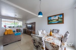 Casa em Condomínio à venda com 126m², 3 dormitórios, 1 suíte, 2 vagas, no bairro Tristeza em Porto Alegre