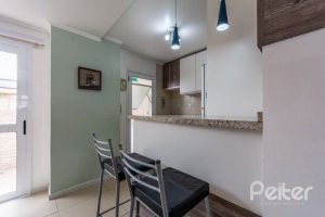 Casa em Condomínio à venda com 126m², 3 dormitórios, 1 suíte, 2 vagas, no bairro Tristeza em Porto Alegre